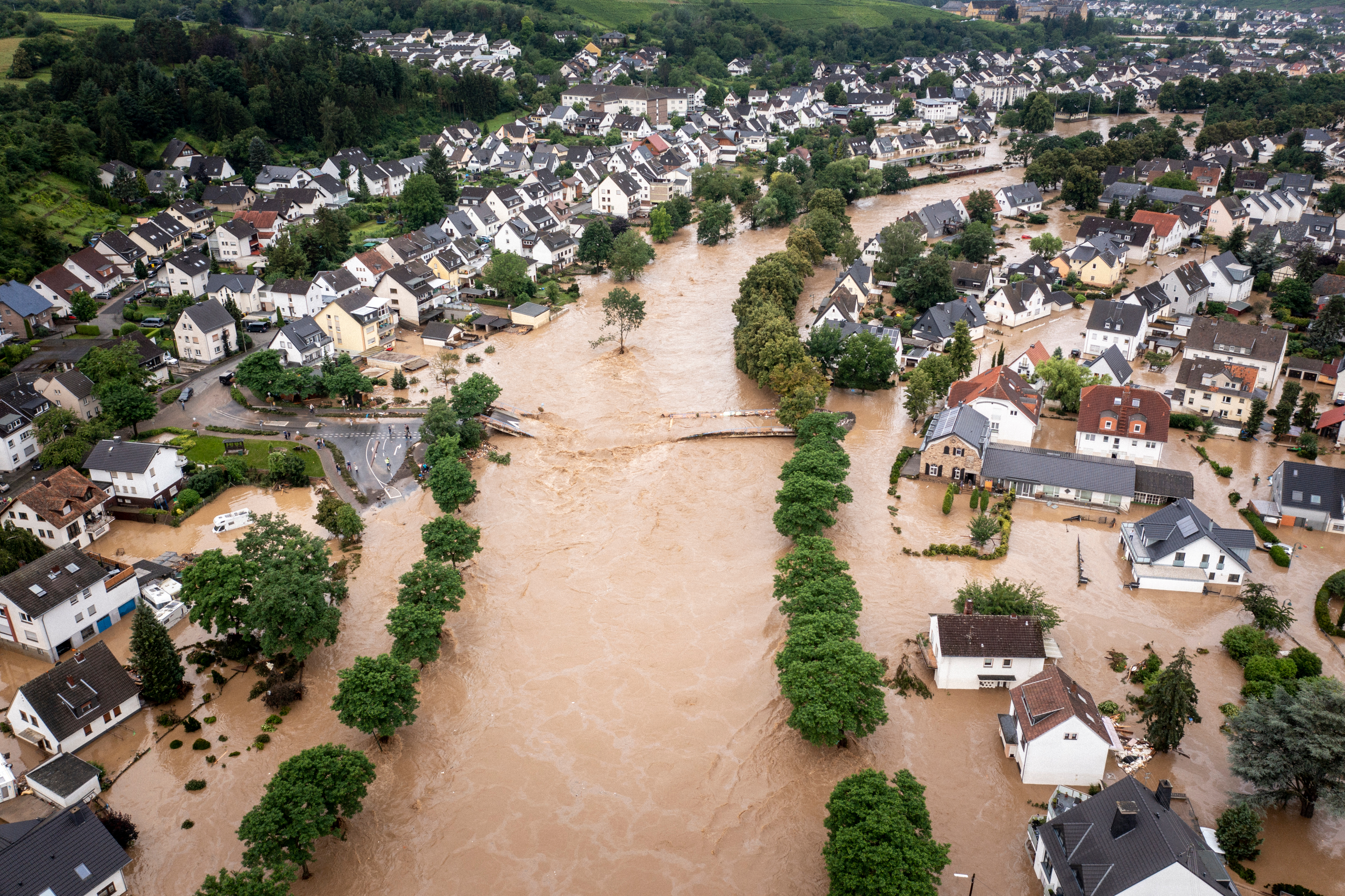 Facing increasing river flood risk in Europe: adaptation measures can save lives and billions of euro