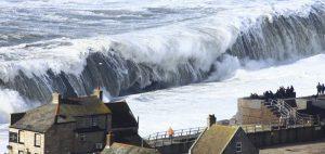 richard-broome-extreme-waves-crashing.jpg