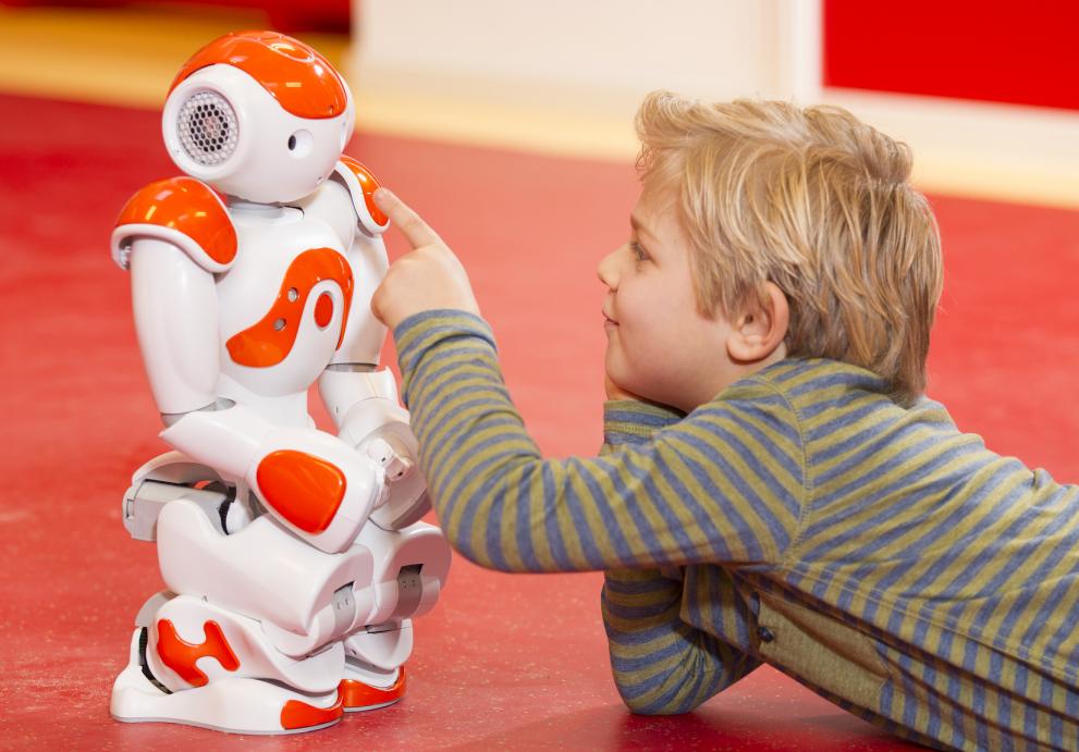 child ands robot