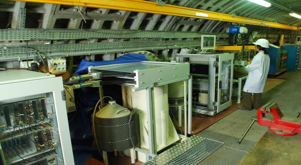 Interior view of the HADEs laboratory with some of the HPGe-detector systems