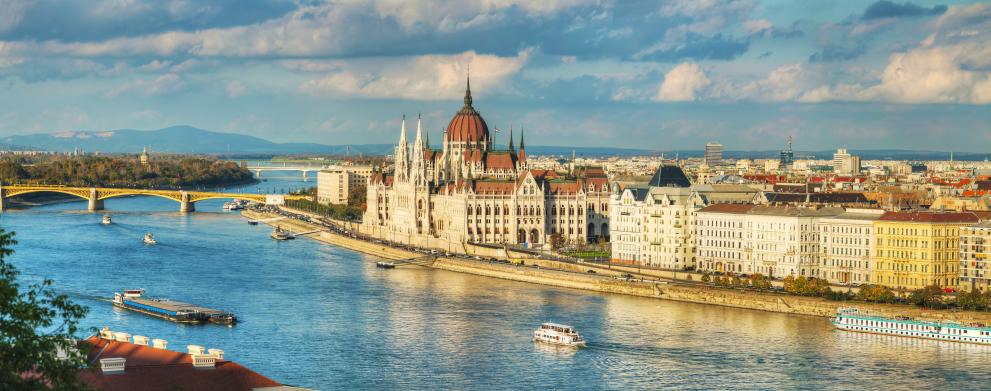 panoramic_overview_of_budapest_c_adobestock_by_andreykr_75297808.jpeg.jpg