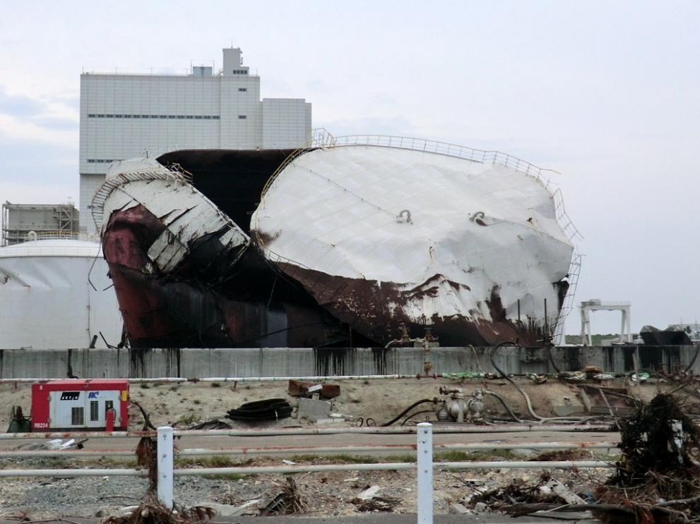 A damaged heavy oil tank in Haramachi Thermal Power Plant, June 2011.