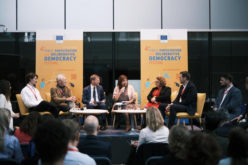 Dubravka Šuica, Vice-President of the European Commission for Democracy and Demography participated in an intergenerational conversations on the future of civic education.