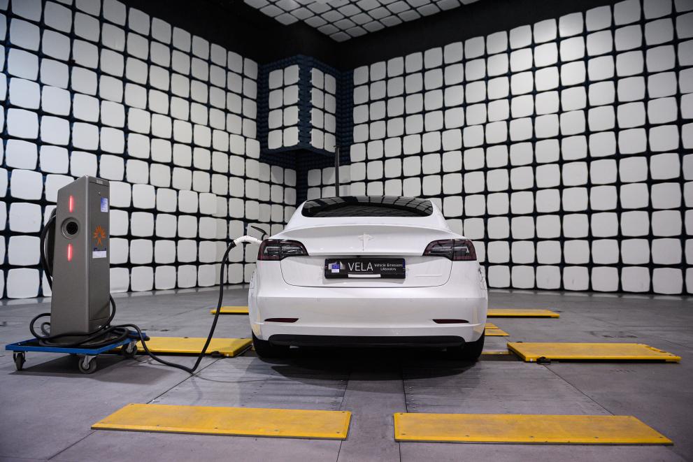 Image of electric vehicles fast charging in a lab