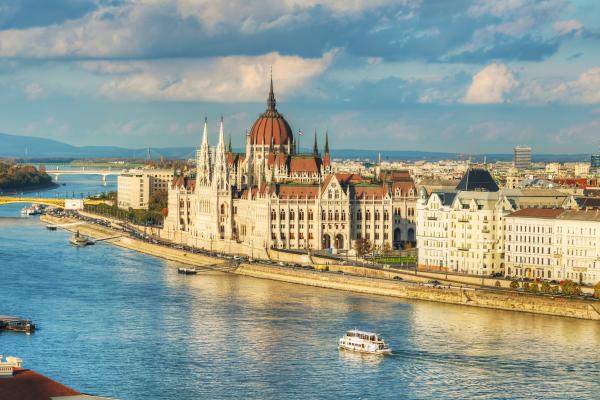 panoramic_overview_of_budapest_c_adobestock_by_andreykr_75297808.jpeg.jpg