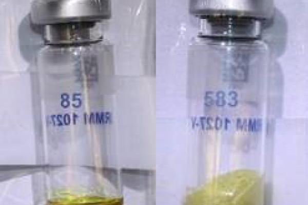 IRMM-1027v Certified Reference Materials were prepared with two different stabilizing matrices thus the product looks either as the picture on the left or the one on the right